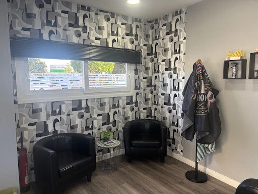 Sala de espera de la barbería